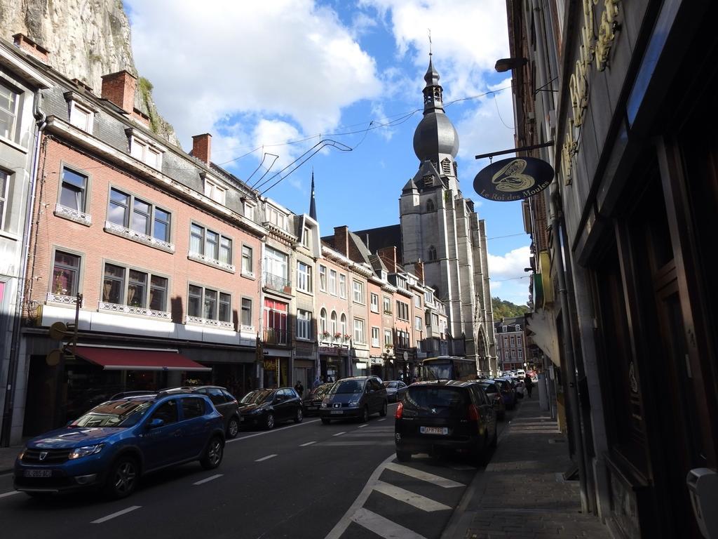 Les Voisins De Mr Sax Hotel Dinant Exterior foto