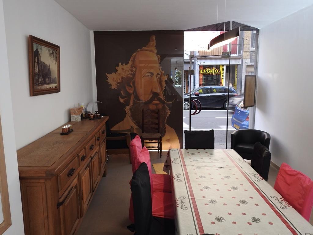 Les Voisins De Mr Sax Hotel Dinant Exterior foto