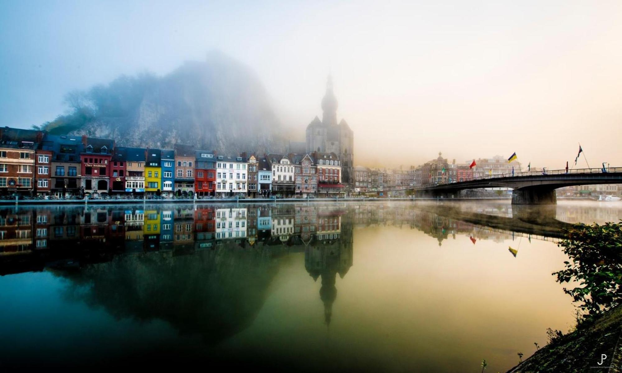 Les Voisins De Mr Sax Hotel Dinant Exterior foto