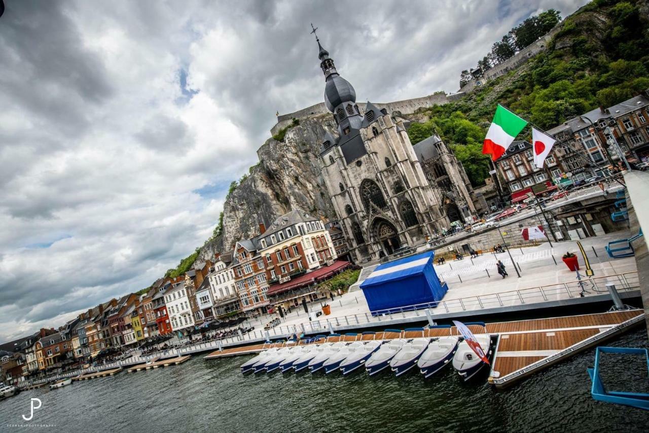 Les Voisins De Mr Sax Hotel Dinant Exterior foto
